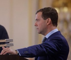 Медведев: Строительство АЭС сделает Вьетнам энергетически независимым государством