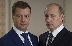 Рейтинги Путина и Медведева сравнялись