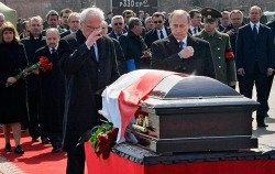 Польша протестует против похорон Леха Качиньского в Вавеле