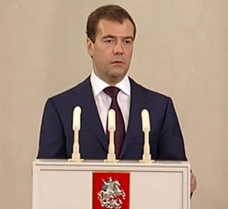 Медведев: в столице нужно поднять уровень жизни