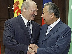 Лукашенко принял Бакиева, защищая себя - эксперт