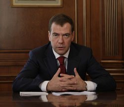 Медведев не исключает участия в выборах 