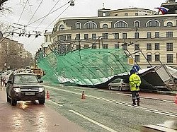 Сильный ветер в Москве убил мужчину