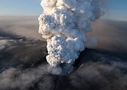 Извержение вулкана перешло в новую фазу