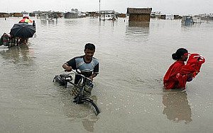 На Индию и Бангладеш обрушился ураган