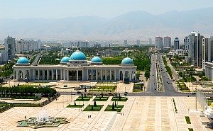 Медведев прибыл в Туркменистан