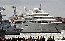 Абрамович купил самую большую яхту в мире
