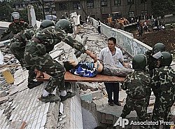 Жертвами землетрясения в Китае стали более тысячи человек