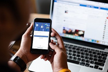 Сбой в работе Facebook*: западные эксперты о регулировании цифровых монополий