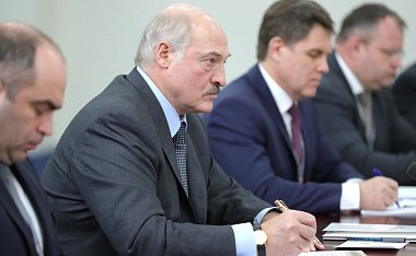 Жесткий ответ оппонентам: эксперты об обращении Лукашенко