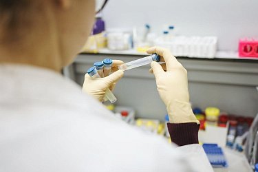 Вопрос нацбезопасности: западные СМИ о российской вакцине против коронавируса