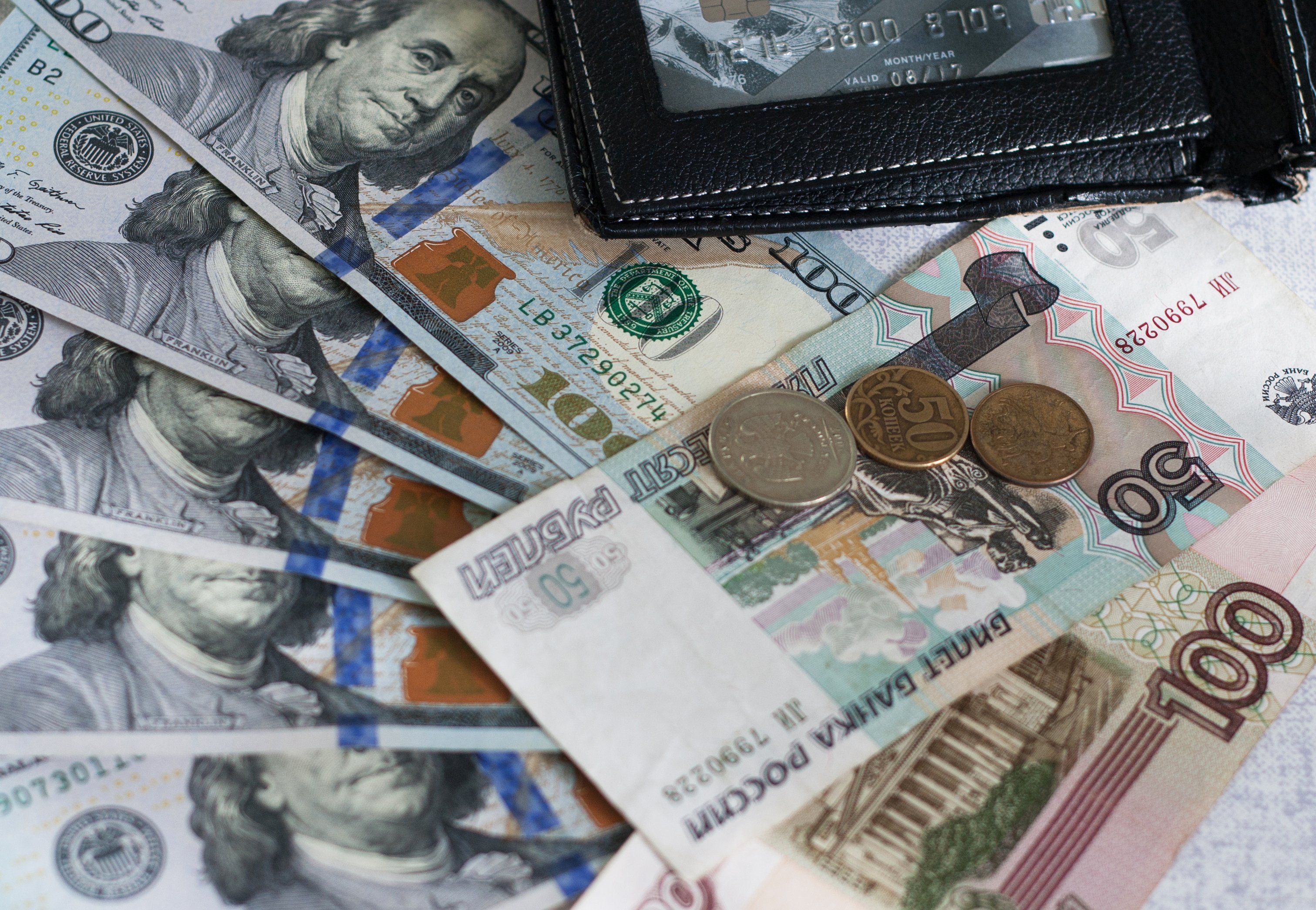 Валюта россии доллар рубль. Доллары в рубли. Дорал в рубли. Иностранная валюта. Фото доллар и рубль.