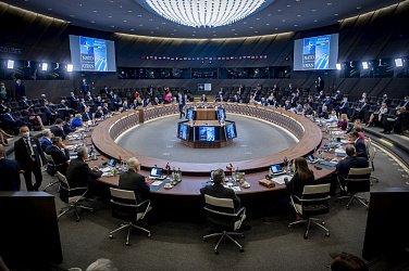 Россия, Китай и другие угрозы: западные эксперты о новой стратегии НАТО