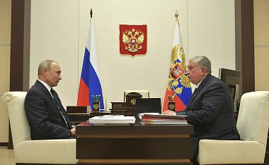 «Восток Ойл», «Афрамакс» и развитие отрасли: главные темы рабочей встречи Путина с Сечиным