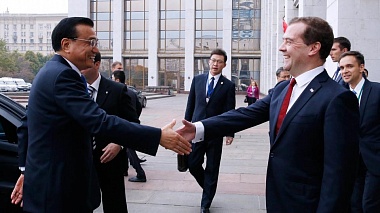 Медведев едет в Китай договариваться о коридорах