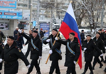 В Симферополе прошёл военный парад