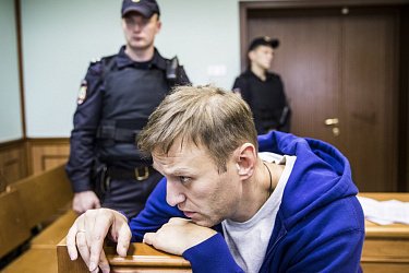 Навальный получил реальный срок по делу «Ив Роше»