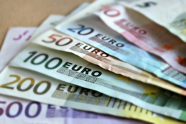 Евро по 100 рублей: каким будет курс валют
