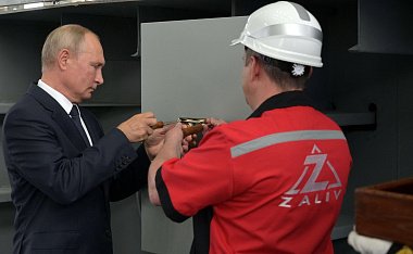 Владимир Путин в Керчи дал старт строительству новых вертолетоносцев