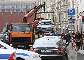 Москва бьется с Госдумой за эвакуаторы
