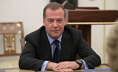 Медведев призвал законодательно закрепить понятие о самозанятых
