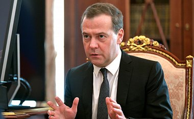 Медведев провел онлайн-прием граждан, посвященный защите их прав