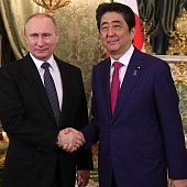 Путин и Абэ встретятся в рамках ВЭФ